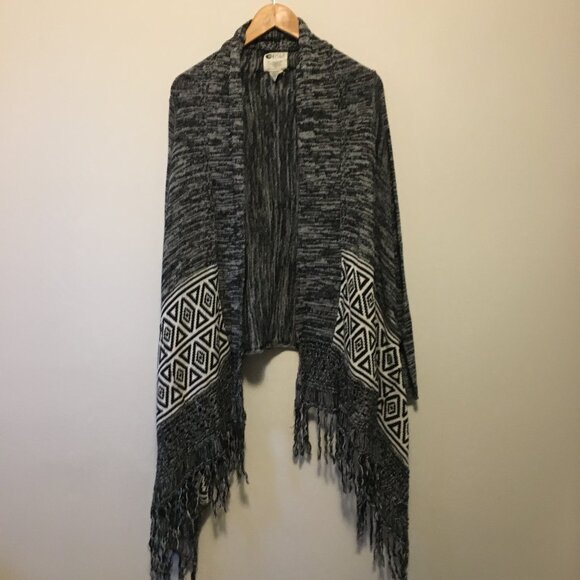 Billabong Boho Tasseled Beach Shawl Cardigan With Sleeves - Picture 2 of 16